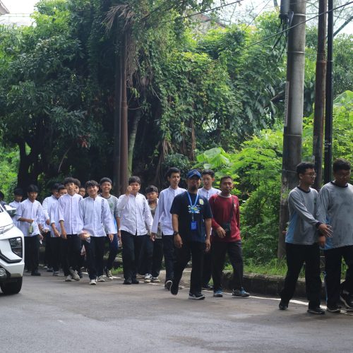 SMK Informatika Al-Irsyad Al-Islamiyyah Gelar Kegiatan Jumat Sehat & Berbagi: Bentuk Pembinaan Karakter di SMK Islam Terbaik di Cirebon